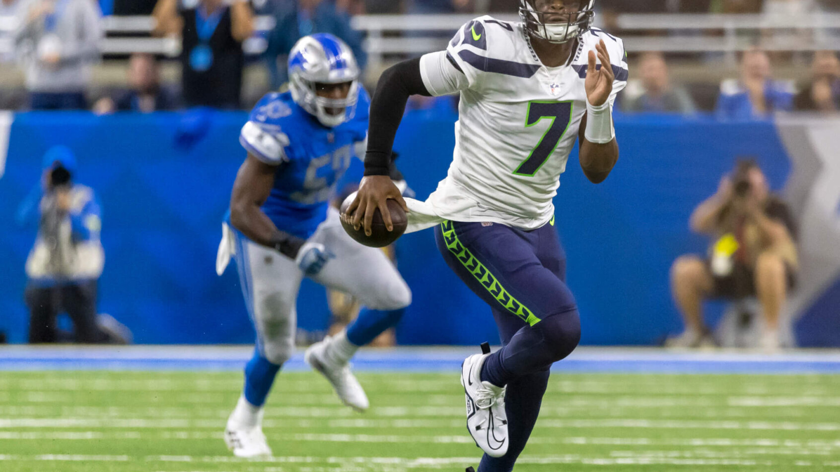 Geno Smith takes off with the football