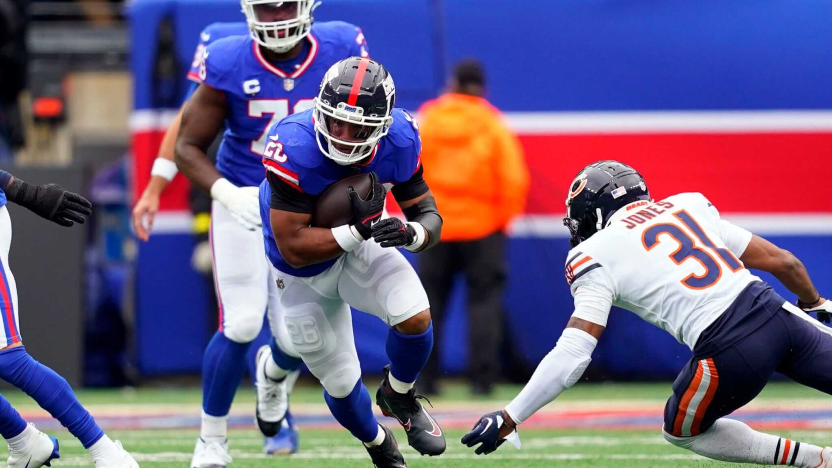 Saquon Barkley running with football