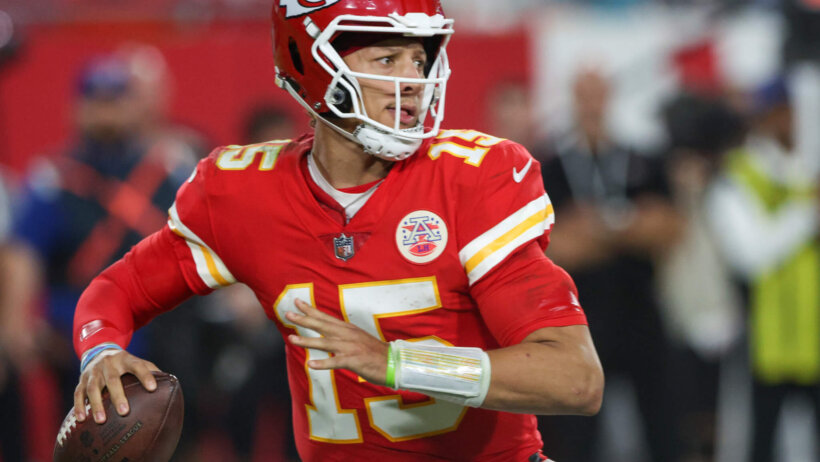Kansas City Chiefs quarterback Patrick Mahomes standing in the pocket