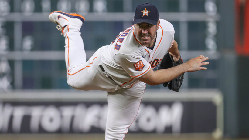 Justin Verlander delivers a pitch