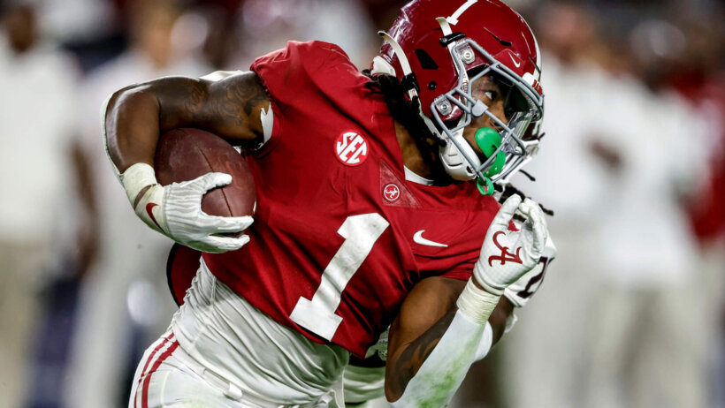 Alabama Crimson Tide running back Jahmyr Gibbs carries the ball
