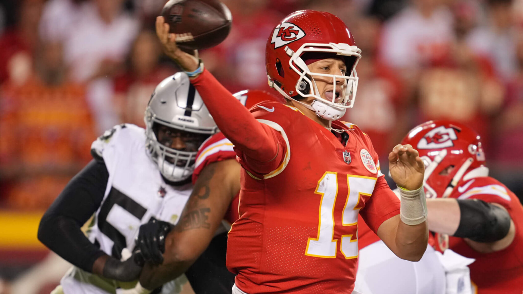 Patrick Mahomes uncorks a throw versus the Raiders