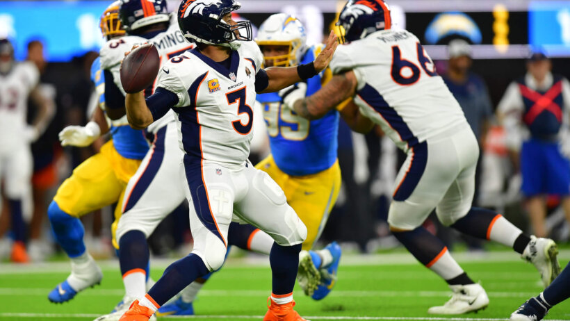 Russell Wilson throwing ball