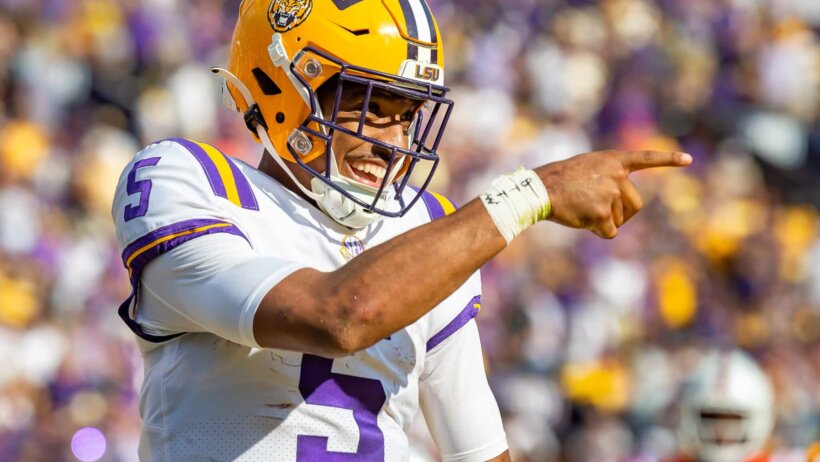LSU quarterback Jayden Daniels celebrates after scoring a touchdown