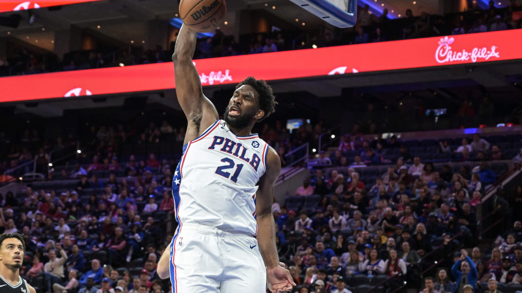 Joel Embiid dunk versus Spurs