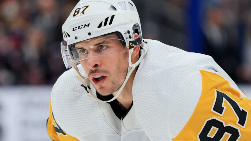 Pittsburgh Penguins center Sidney Crosby awaits the face-off