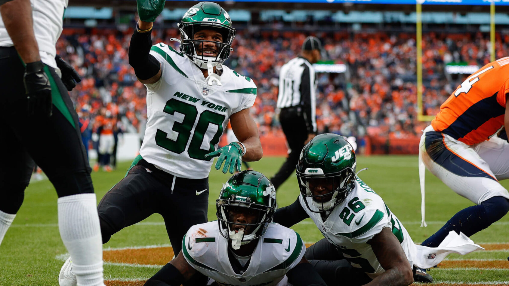 New York Jets players celebrating