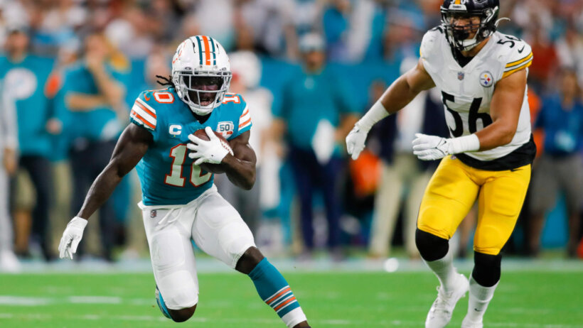 Tyreek Hill running from defender