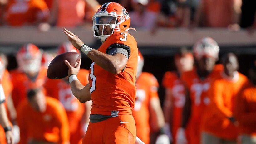 Spencer Sanders throws pass