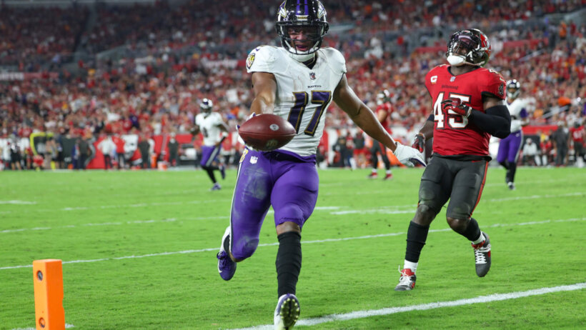 Baltimore Ravens Kenyan Drake scoring touchdown