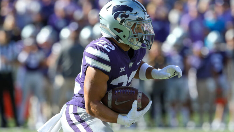 Kansas State Wildcats running back Deuce Vaughn carries the ball