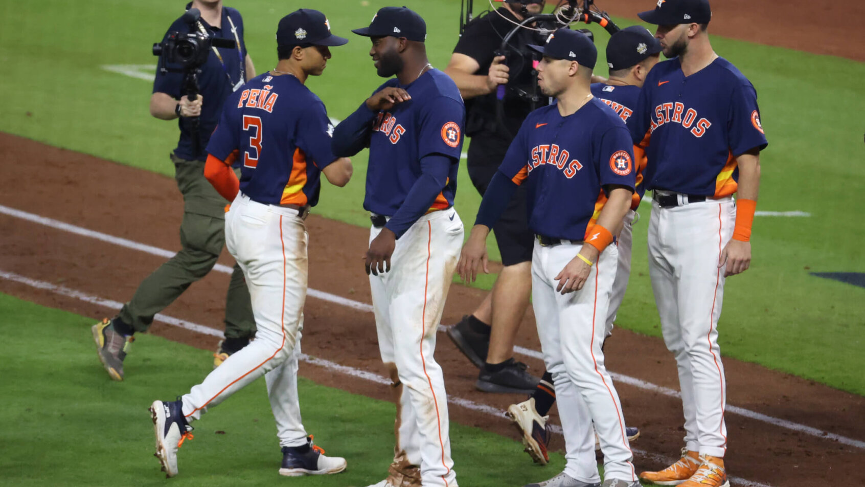 Astros vs Phillies Game 3 Predictions, & Odds