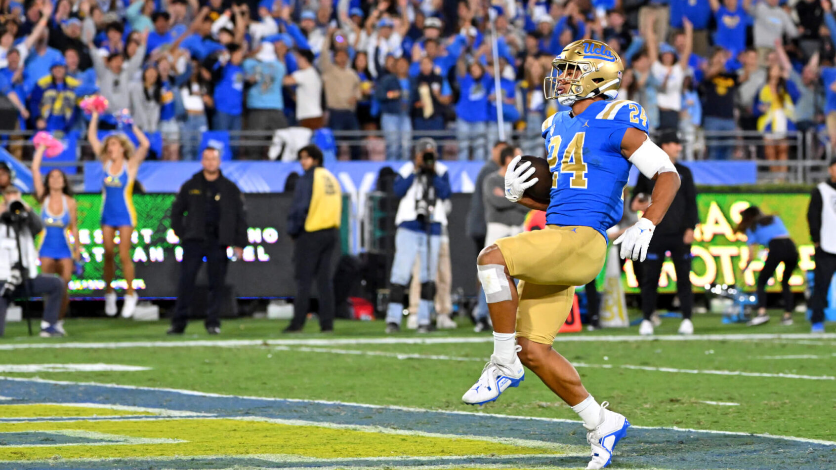 UCLA Bruins running back Zach Charbonnet runs into the end zone for a touchdown
