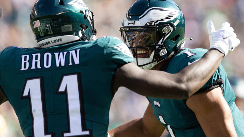 Eagles QB Jalen Hurts celebrates with WR AJ Brown