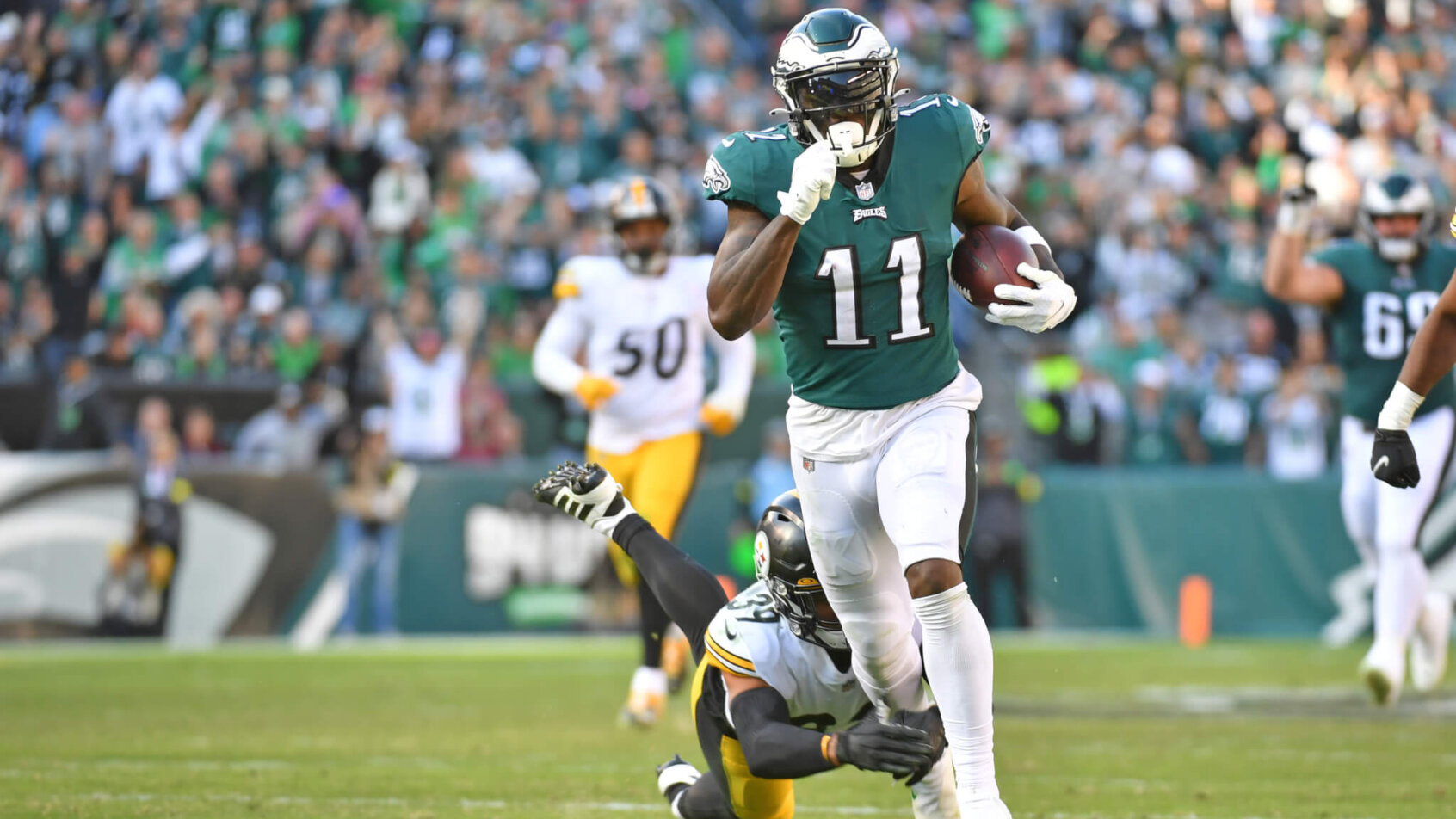 A.J. Brown sprints down the field