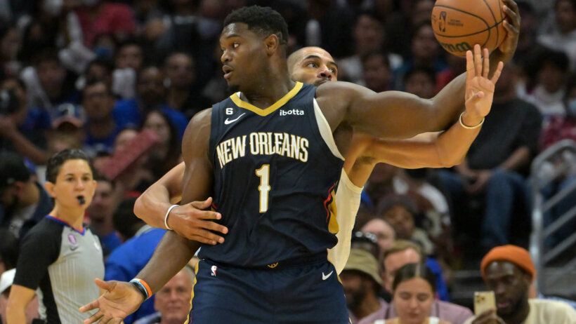 Zion Williamson holding ball away from defender