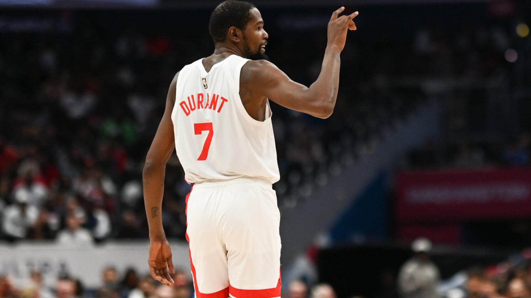 Kevin Durant making hook 'em horns sign