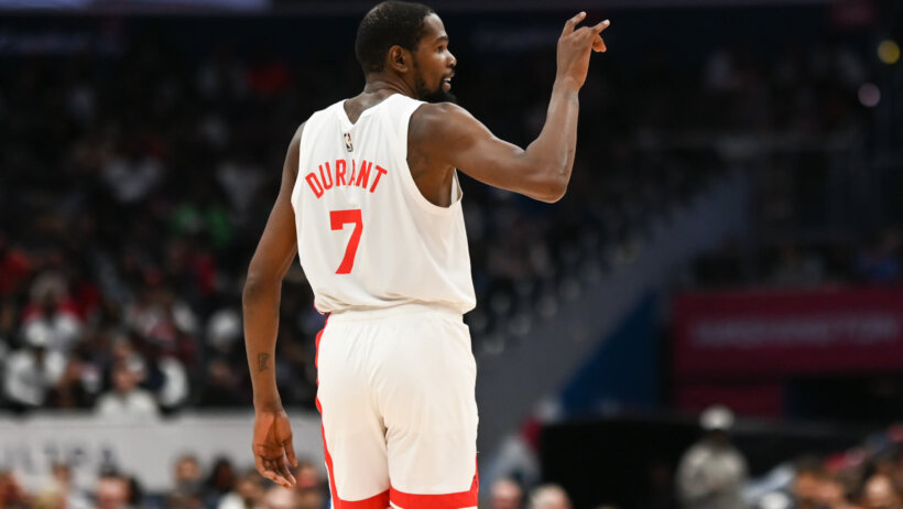 Kevin Durant making hook 'em horns sign