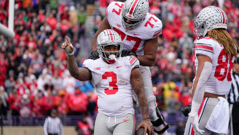 Ohio State Buckeyes running back Miyan Williams celebrates scoring a touchdown