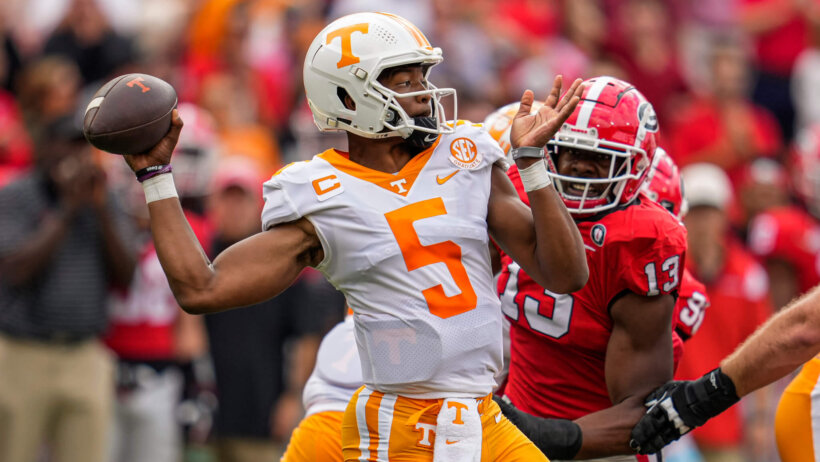 Tennessee Volunteers quarterback Hendon Hooker passes the ball