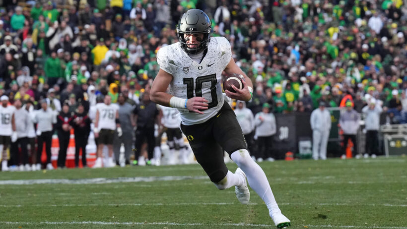 Oregon Ducks quarterback Bo Nix scrambles for a touchdown