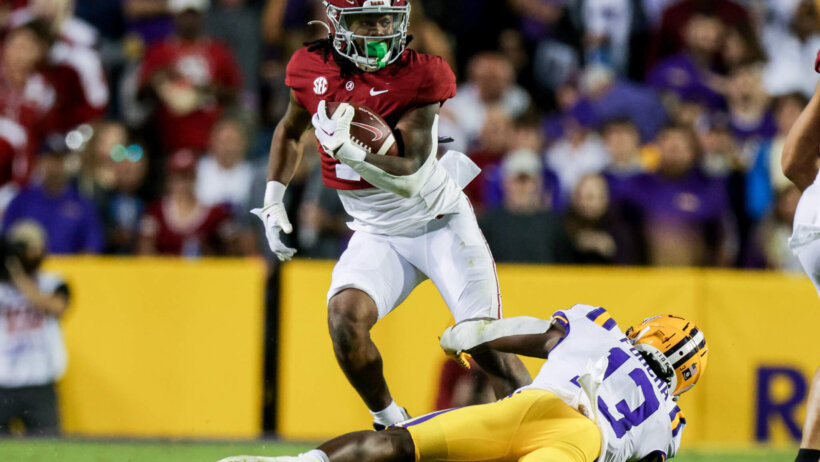 Alabama Crimson Tide running back Jahmyr Gibbs runs