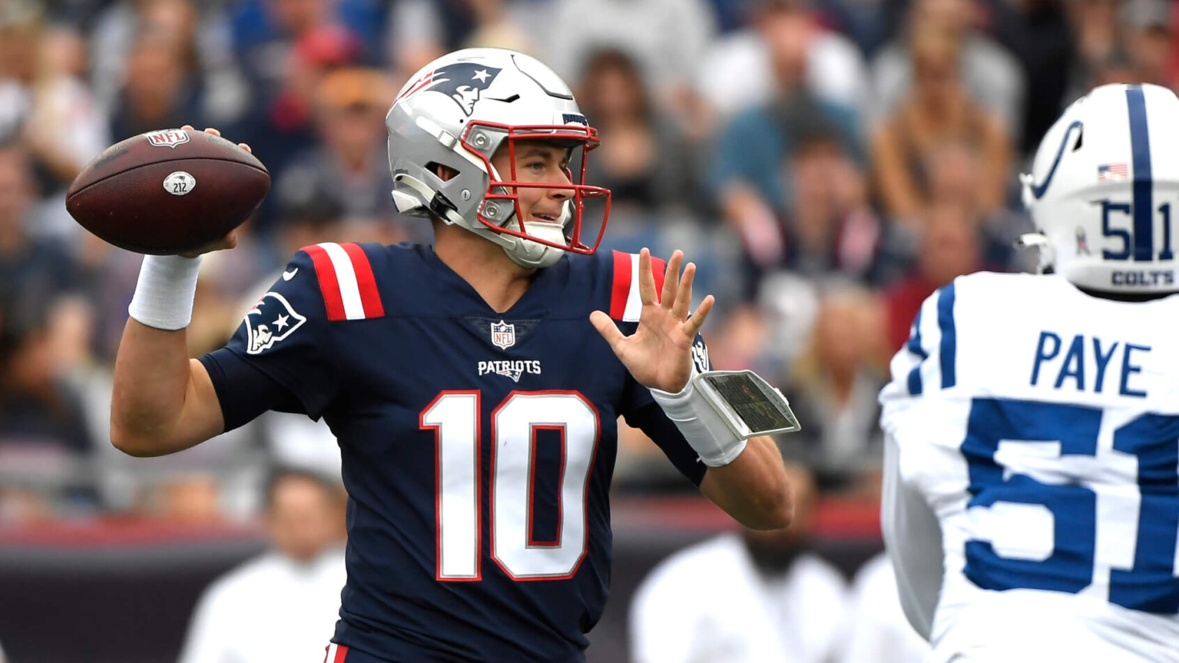 New England Patriots quarterback Mac Jones (10)