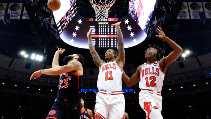 Fred VanVleet drives versus the Bulls