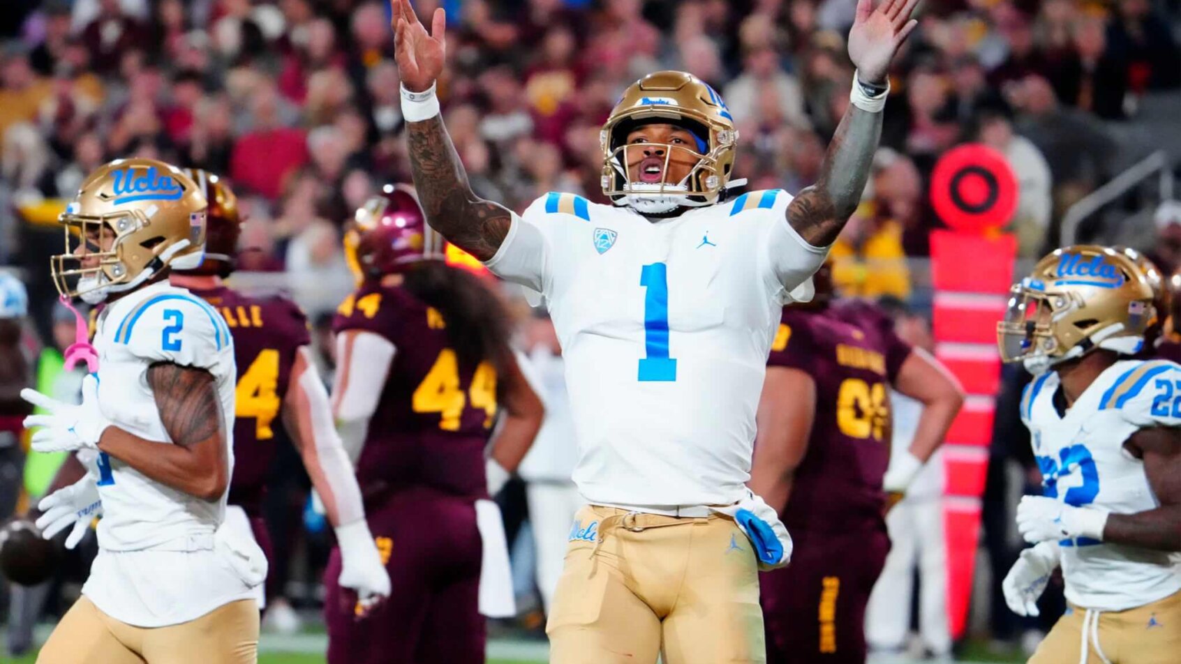 UCLA QB Dorian Thompson-Robinson TD celebration