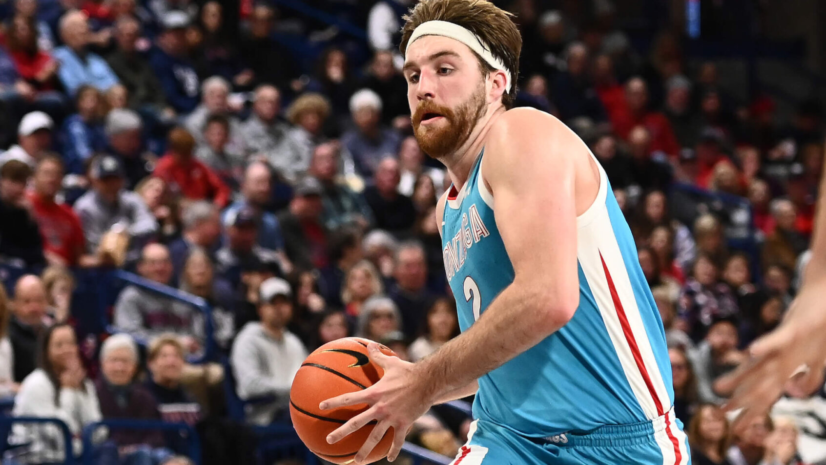 Gonzaga Bulldogs forward Drew Timme driving to the hoop
