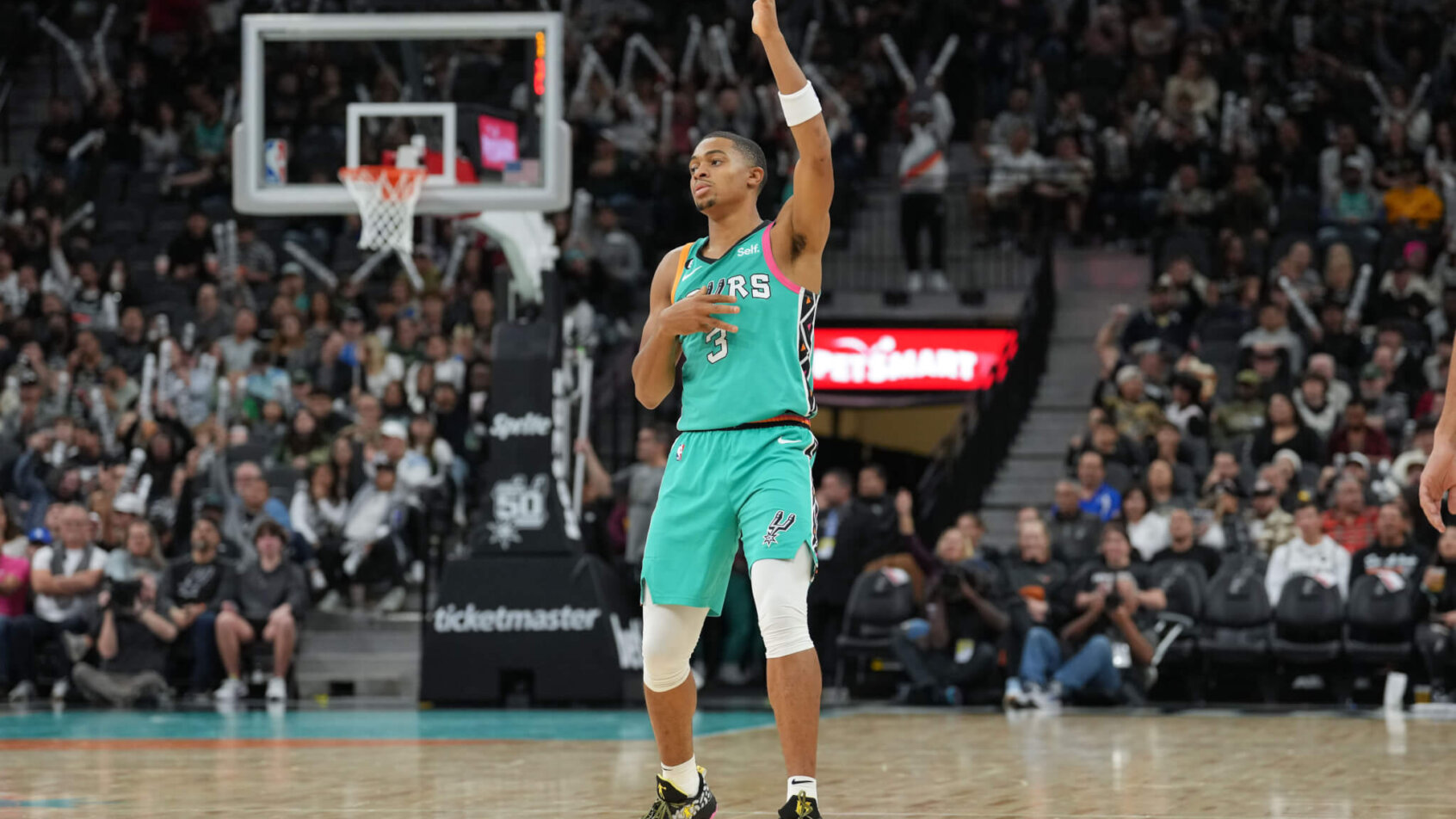 Keldon Johnson 3-point reaction