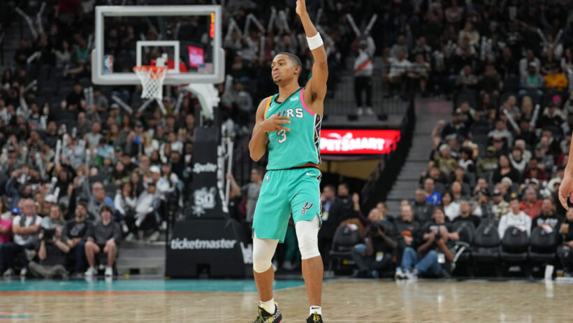 Keldon Johnson 3-point reaction