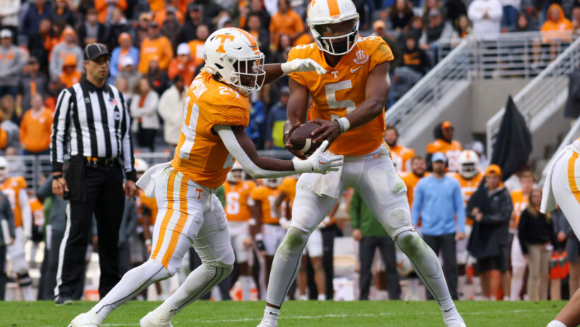 Tennessee Volunteers quarterback Hendon Hooker hands the ball off