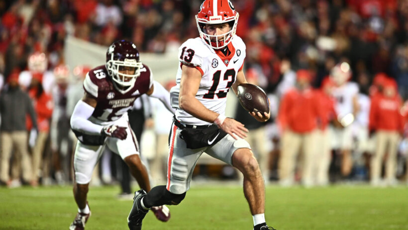 Stetson Bennett scrambles for a big gain