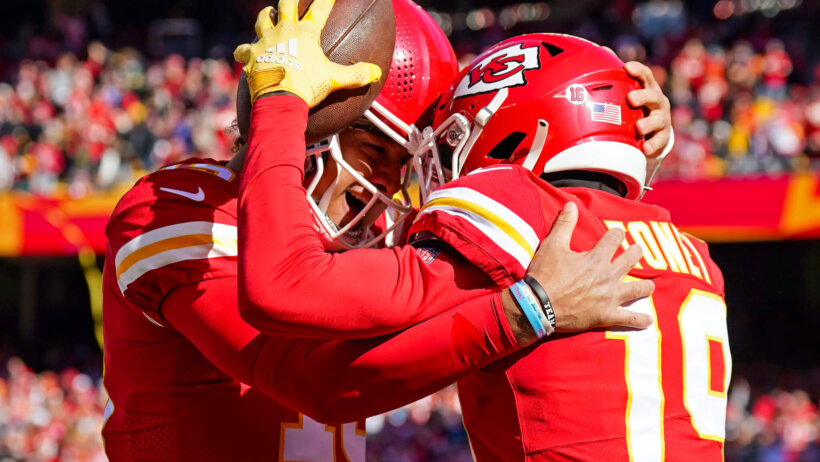 Patrick Mahomes celebrates with Kadarius Toney