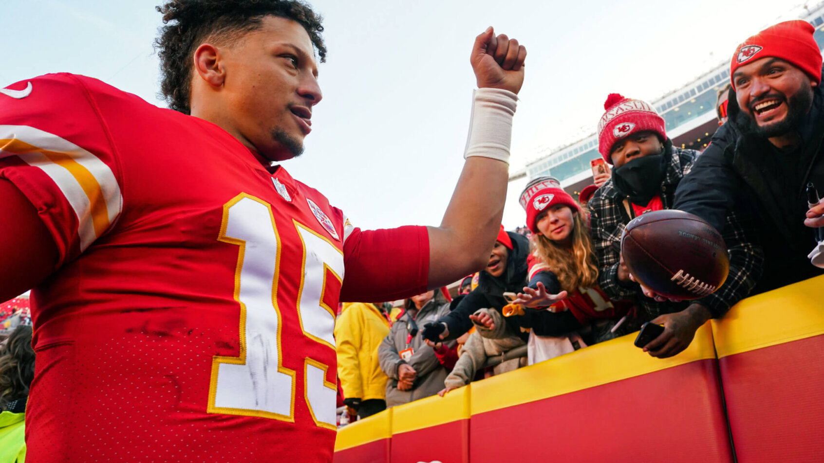 Patrick Mahomes salutes the Chiefs fans