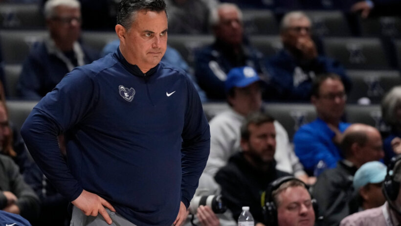 Xavier Musketeers head coach Sean Miller on the sideline