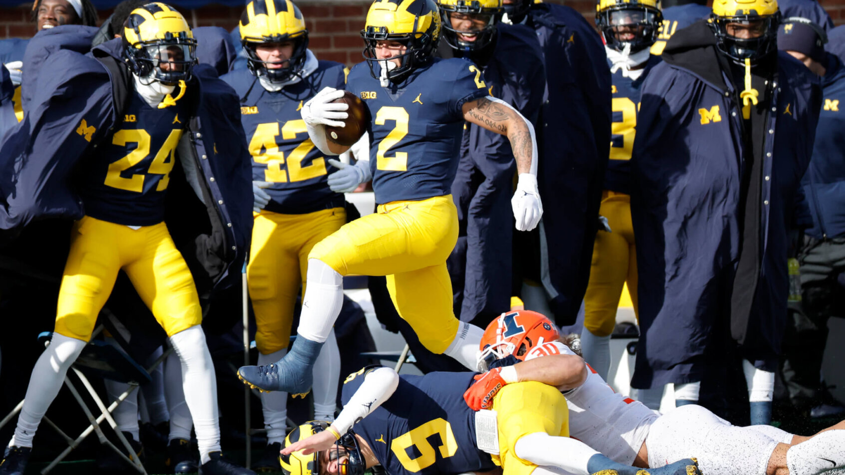 Michigan Wolverines running back Blake Corum rushes the ball