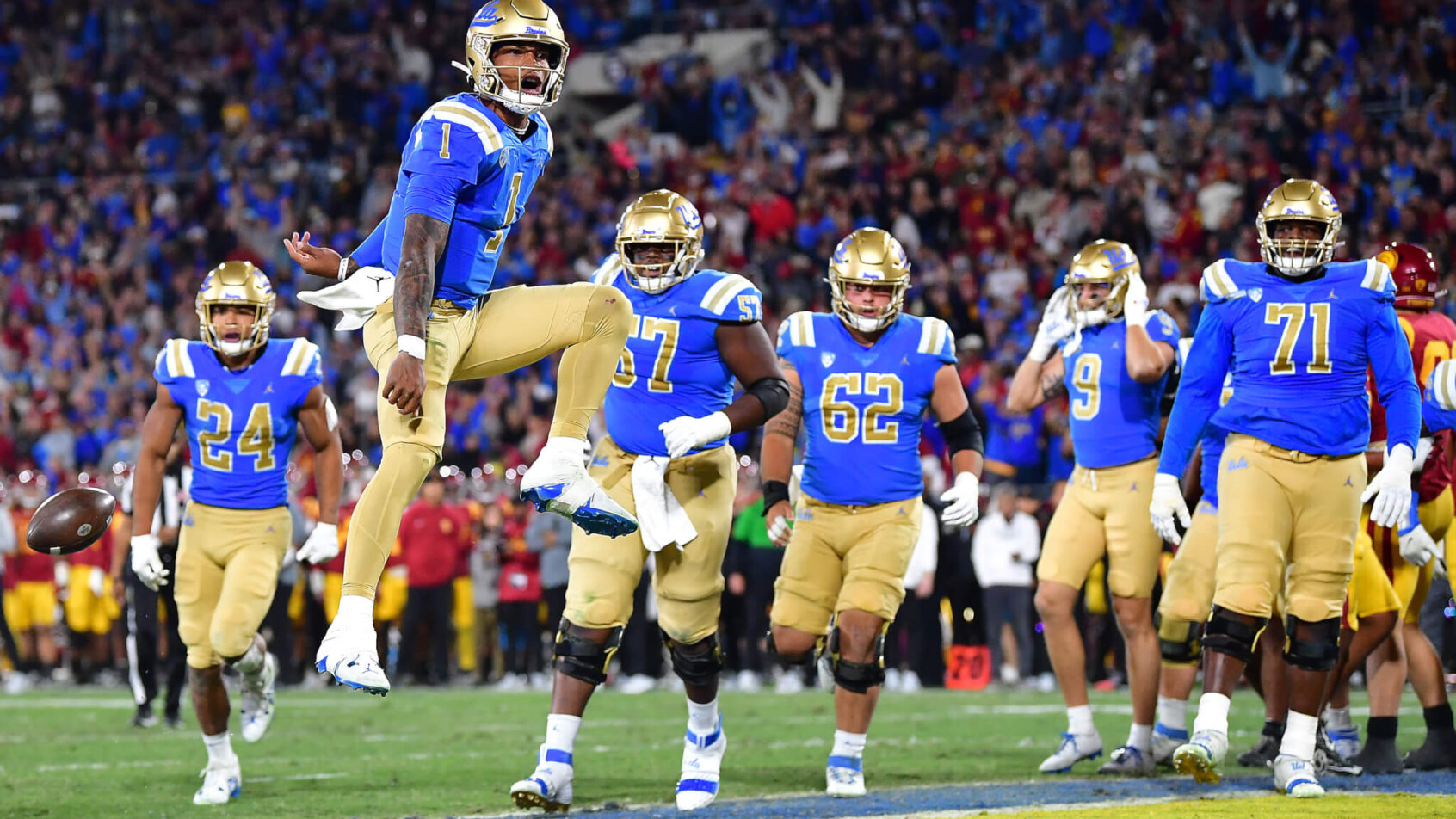 UCLA Bruins quarterback Dorian Thompson-Robinson celebrates touchdown