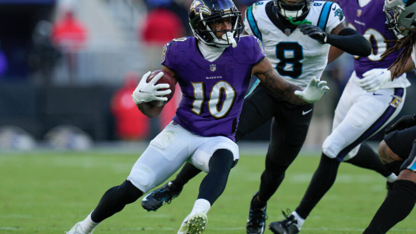 Baltimore Ravens Demarcus Robinson running with football