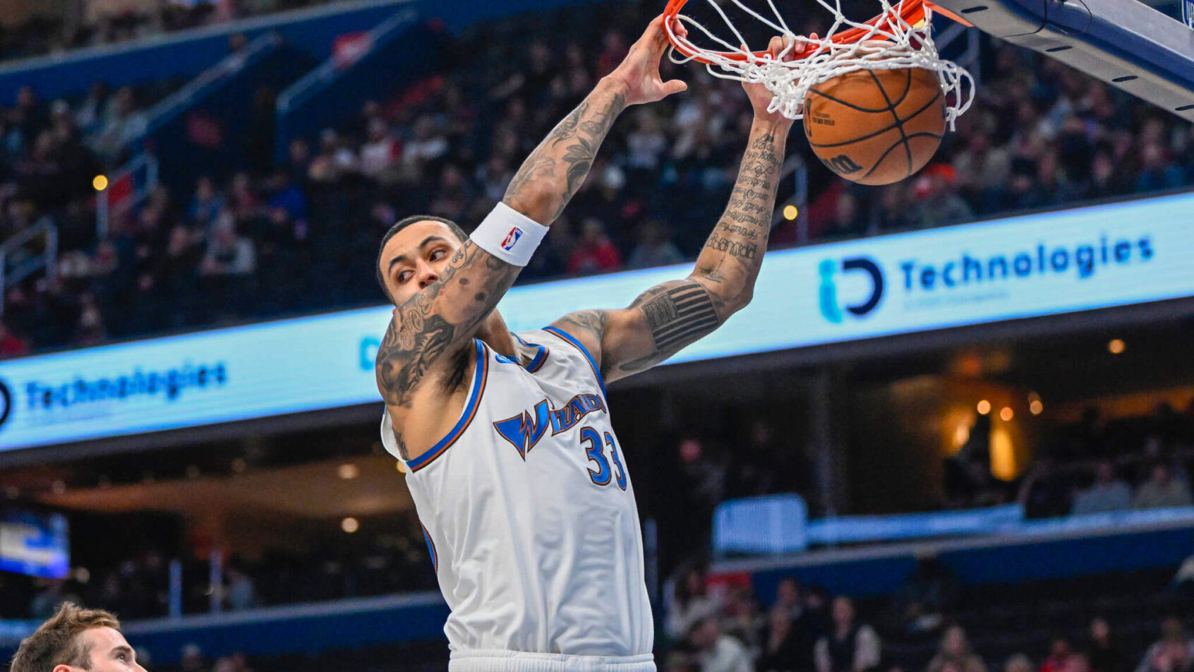 Kyle Kuzma dunk versus Charlotte
