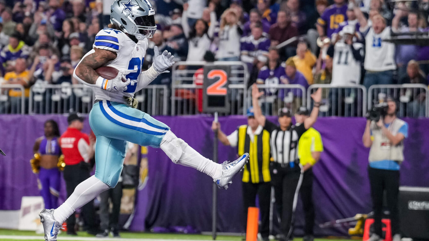 Dallas Cowboys running back Ezekiel Elliott scores a touchdown