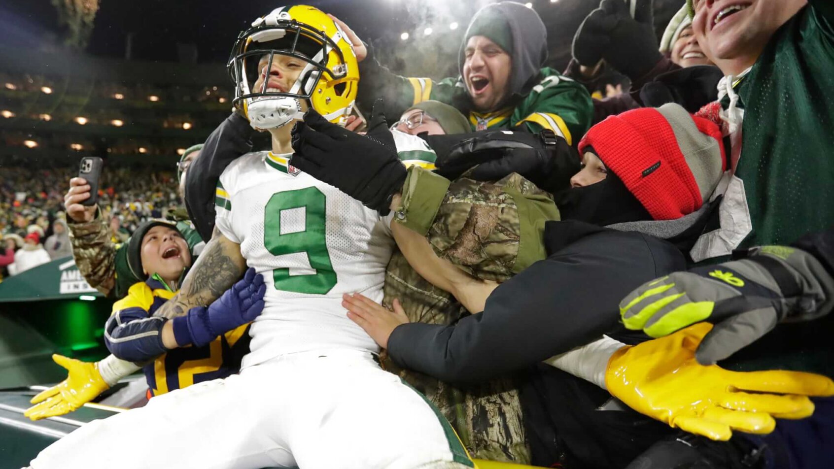 NFL Public Betting & Money Percentages for Packers vs Eagles Sunday Night Football