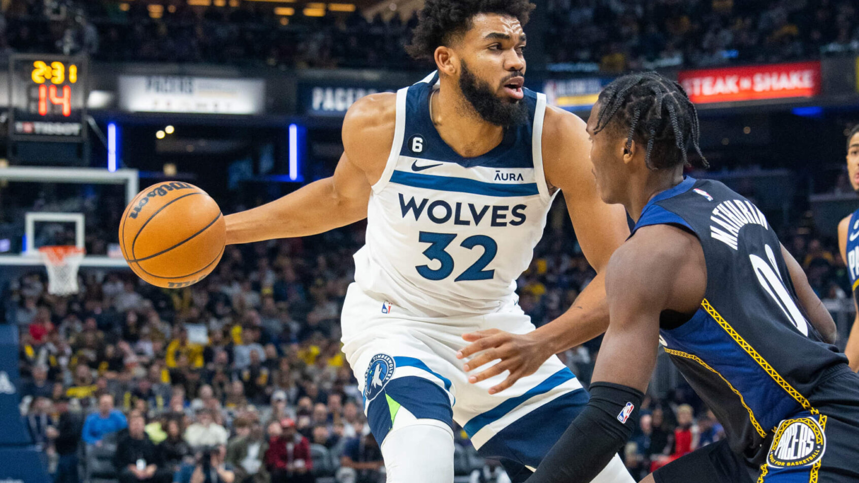 Karl-Anthony Towns drives to the hoop