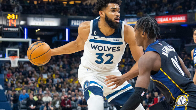 Karl-Anthony Towns drives to the hoop