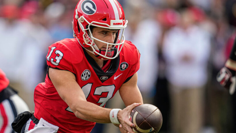 Stetson Bennett handing ball off