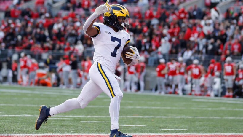 Michigan running back Donovan Edwards runs for a touchdown