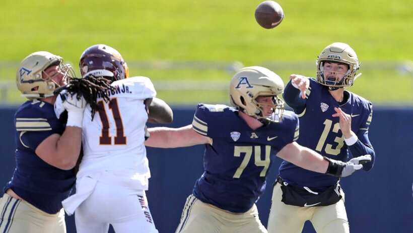 Jeff Undercuffler Jr fires a pass