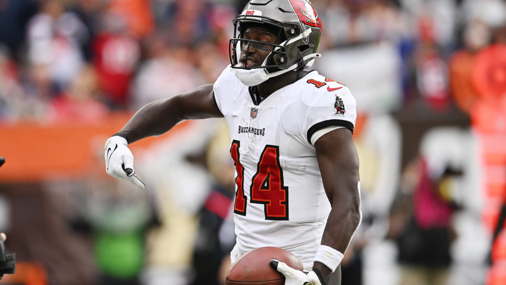 Chris Godwin celebrates a catch