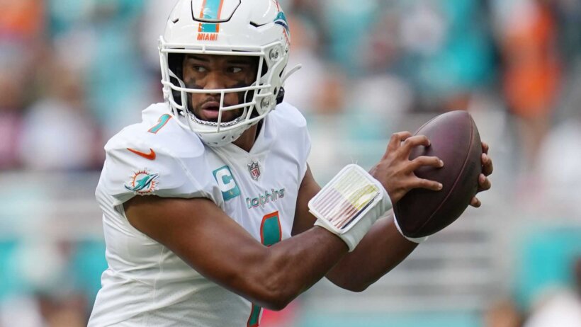Tua Tagovailoa dropping bacl to pass
